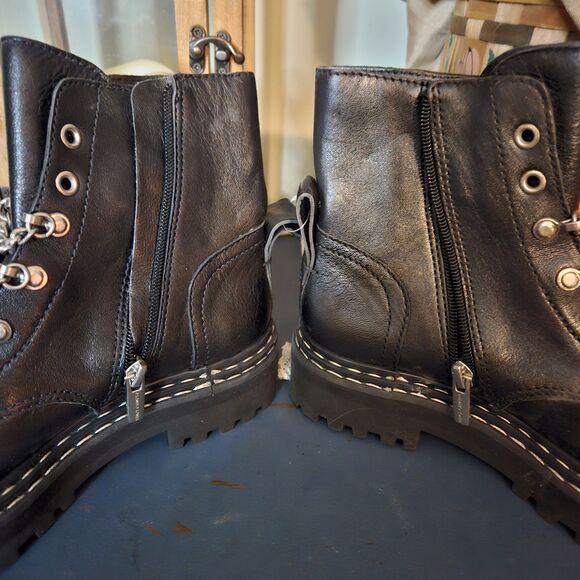 Vince Camuto Popinta Black Soft Goat Side Zipper Rounded Toe Chain Boot 6M NWOT - Picture 4 of 11